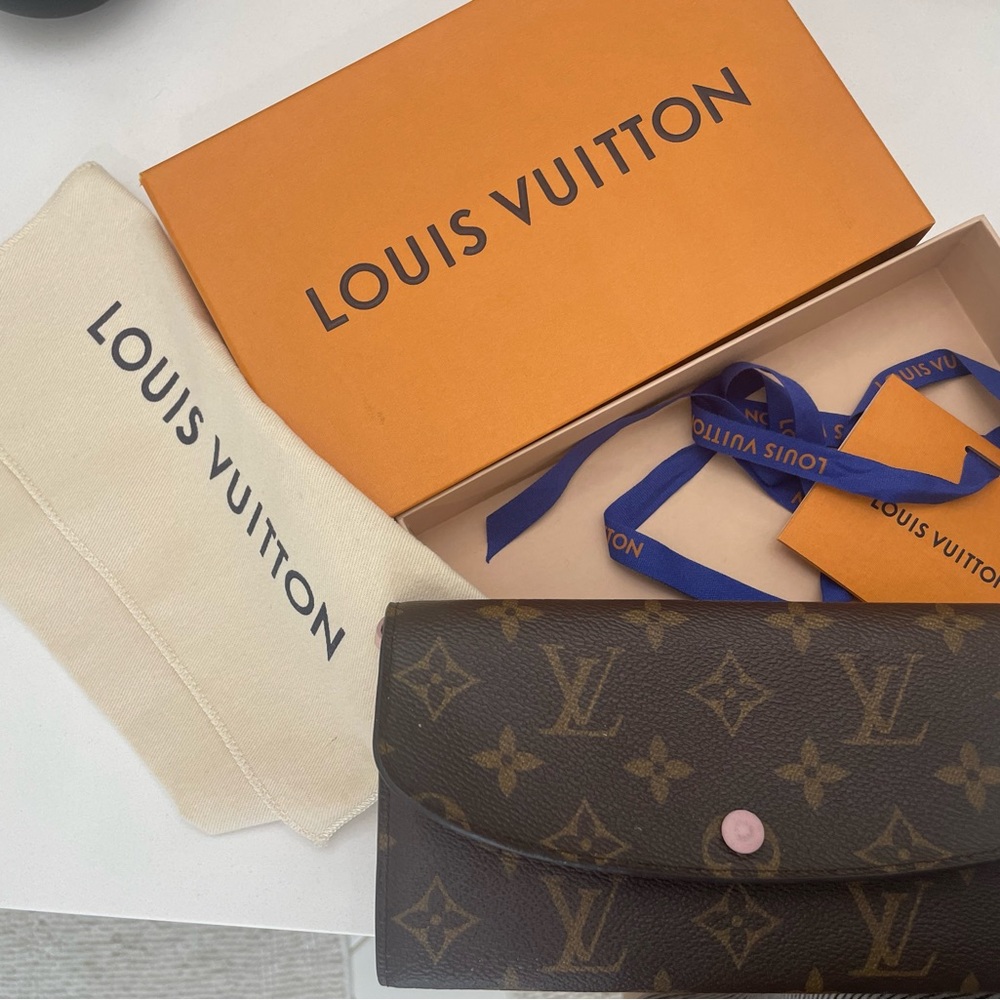 Louis Vuitton Emilie Wallet like new